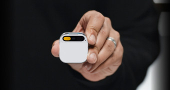 AI Pin: smartphone không màn hình, điều khiển hoàn toàn bằng cử chỉ và giọng nói